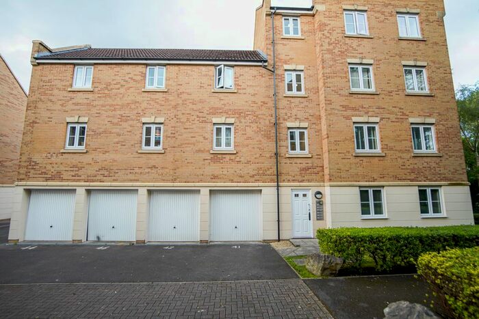 2 Bedroom Flat To Rent In Dickinsons Fields, Bedminster, Bristol, BS3