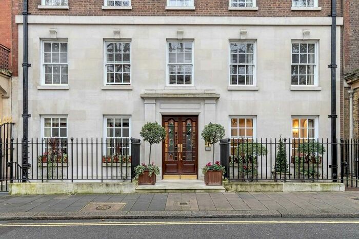 2 Bedroom Flat To Rent In Upper Grosvenor Street, London, W1K