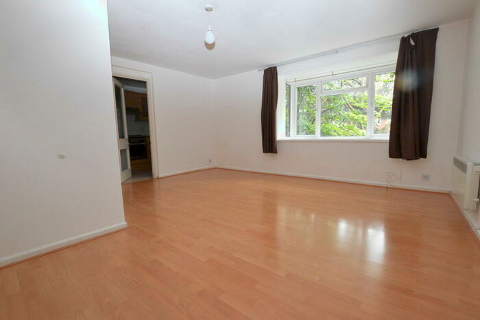 2 Bedroom Flat To Rent In Park Hill Road, Croydon, CR0
