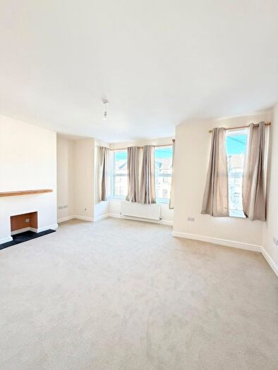 2 Bedroom Flat To Rent In Willingdon Road, London, N22