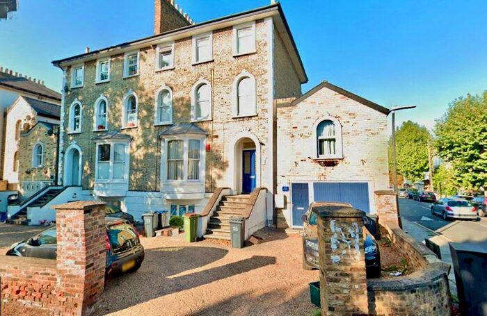 2 Bedroom Flat To Rent In Merton Road, London, SW19