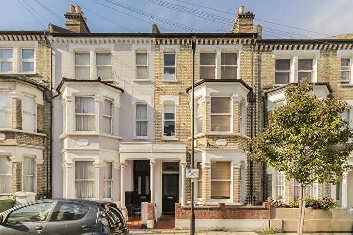 2 Bedroom Flat To Rent In Prideaux Road, London, SW9