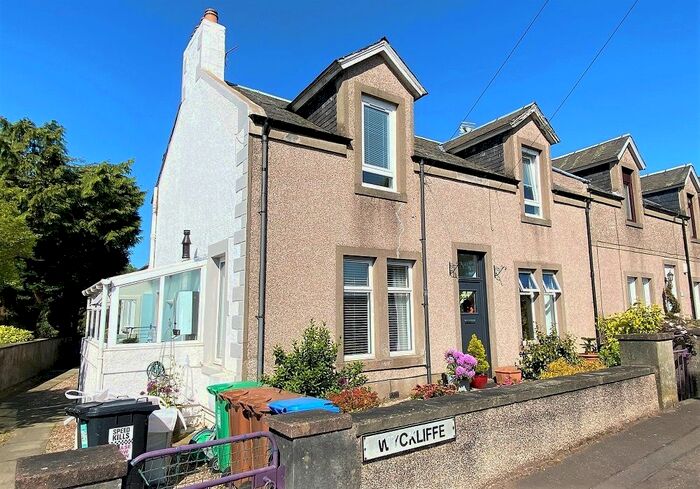 2 Bedroom Flat For Sale In Wyckliffe, Dunfermline, KY12