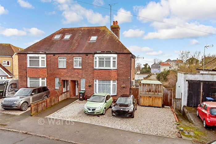 4 Bedroom Maisonette For Sale In Carlton Avenue, Broadstairs, Kent, CT10