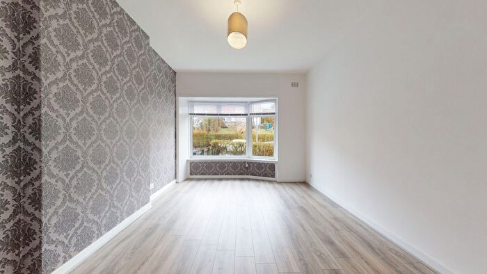 3 Bedroom Flat To Rent In Chirnside Road, Glasgow, G52