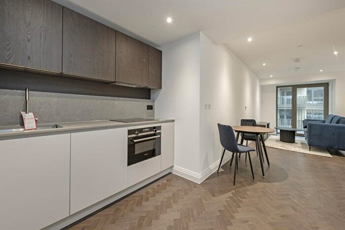 Apartment To Rent In Halcyon House, Queens Cross, E16