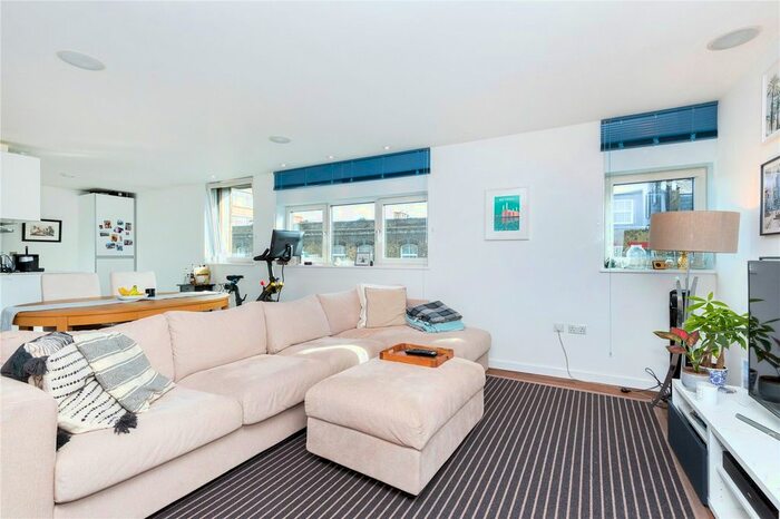 2 Bedroom Flat To Rent In Islington On The Green, A Islington Green, Angel, London, N1
