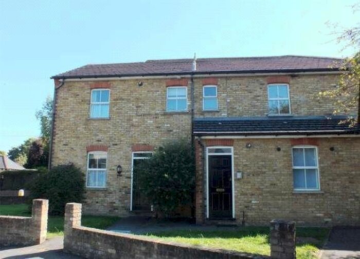 1 Bedroom Flat To Rent In Middle Hill, Egham, Surrey, TW20