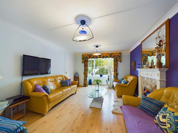 4 Bedroom Detached House For Sale In The Spinney, High Wycombe, HP11
