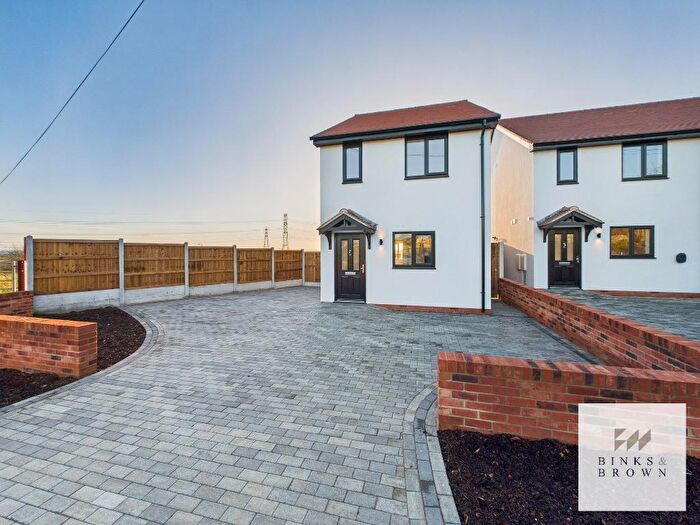 2 Bedroom Detached House For Sale In Rookery Hill, Corringham, Essex, SS17