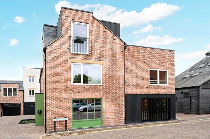 2 Bedroom House For Sale In Harts Yard, Farnham, GU9