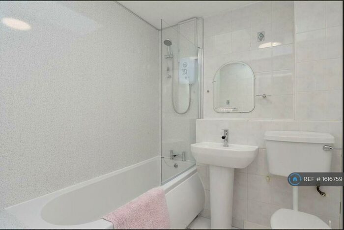 2 Bedroom Flat To Rent In South Gyle Road, Edinburgh, EH12