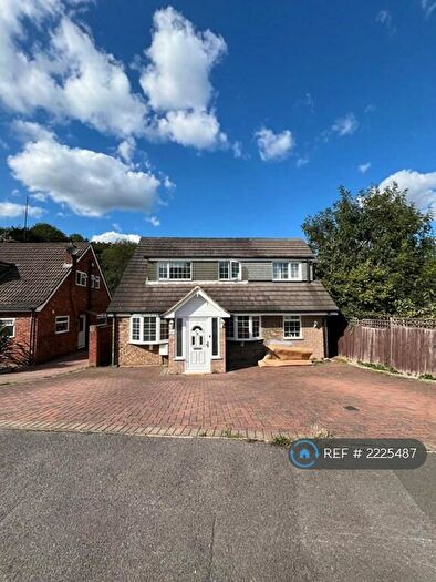 4 Bedroom Semi-Detached House To Rent In Severn Way, Tilehurst, Reading, RG30