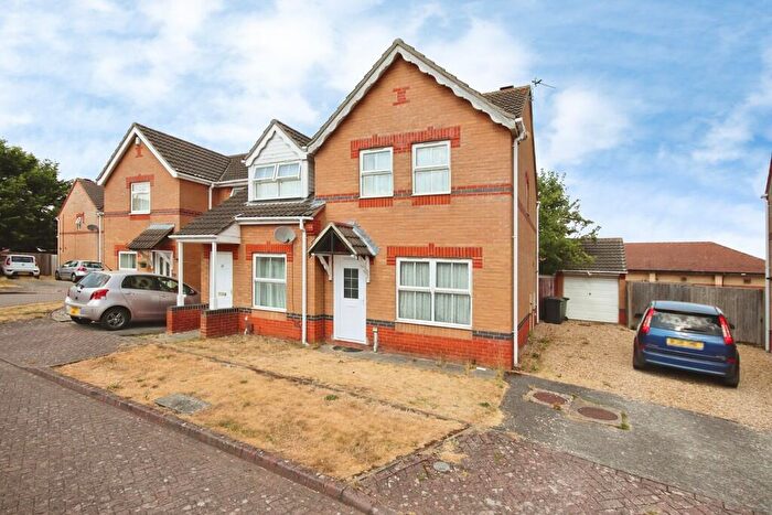 3 Bedroom Semi-Detached House For Sale In Lupin Road, Lincoln, LN2