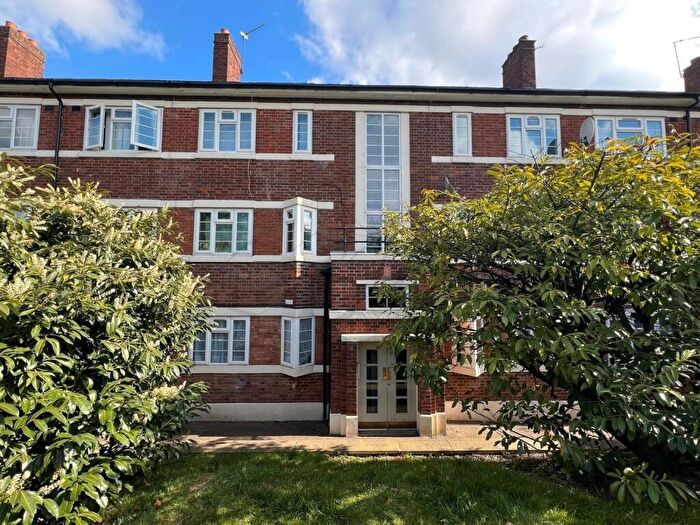 2 Bedroom Flat To Rent In Oakfield Court, Hendon Way, NW2