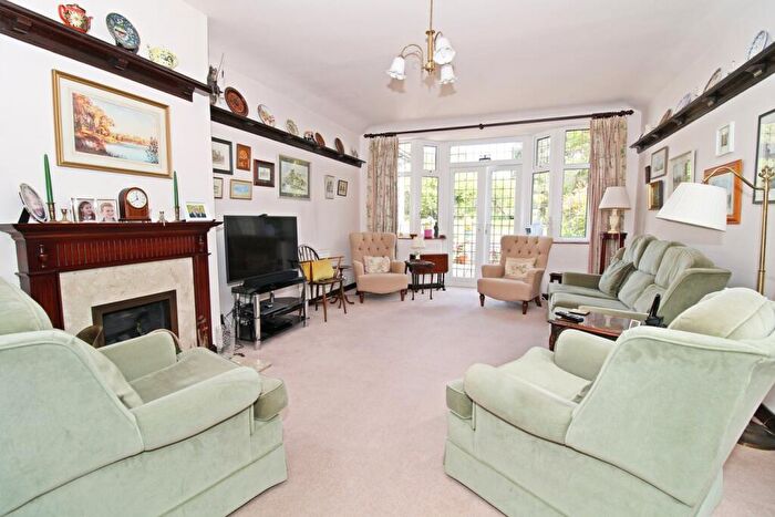 4 Bedroom Detached House For Sale In Oakwood Avenue, Beckenham, BR3