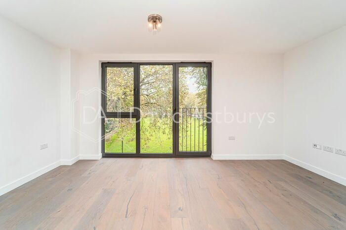 2 Bedroom Flat To Rent In Green Lanes, Turnpike Lane, London, N8