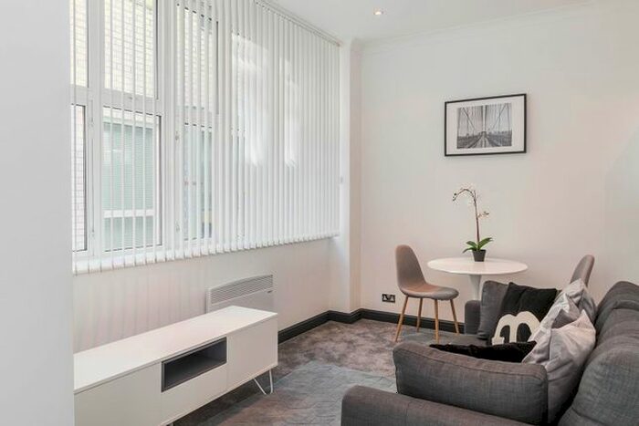 1 Bedroom Flat To Rent In Burne Jones House, Bennetts Hill, B2