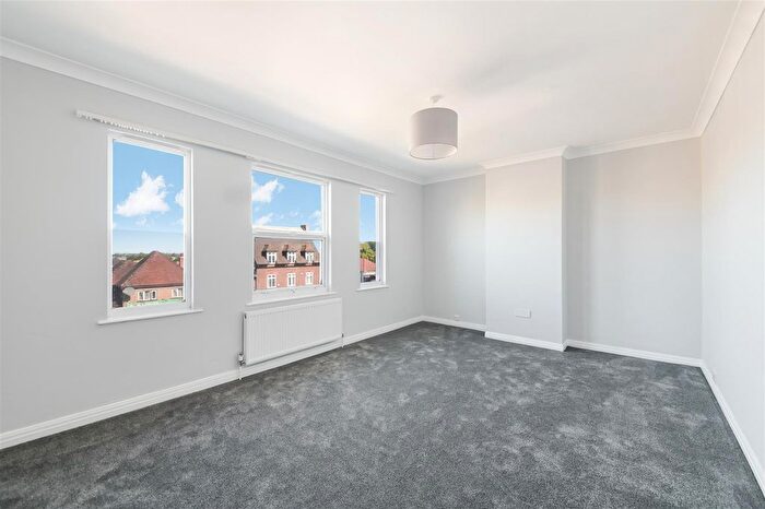 3 Bedroom Flat To Rent In London Road, Cheam, SM3