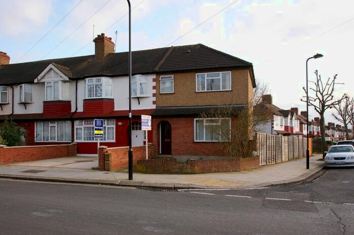 3 Bedroom End Of Terrace House To Rent In Jordan Road, London, UB6