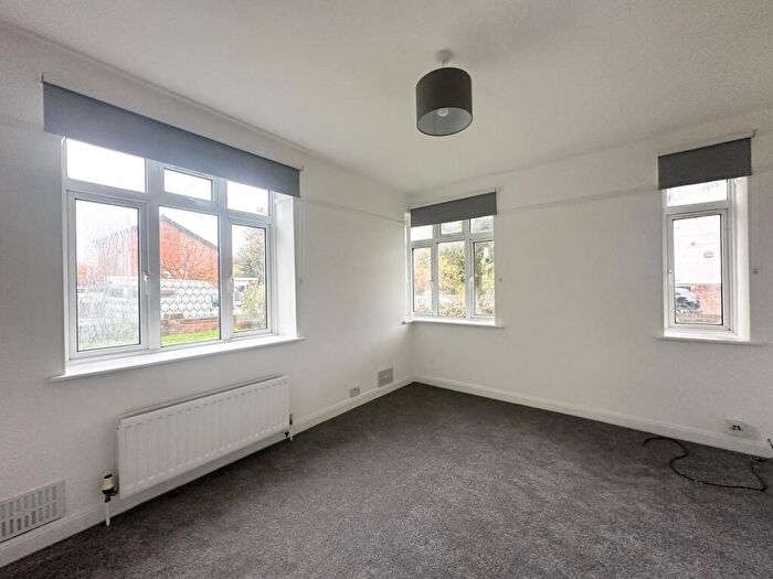 2 Bedroom Flat To Rent In Park Court, (), London, SE21