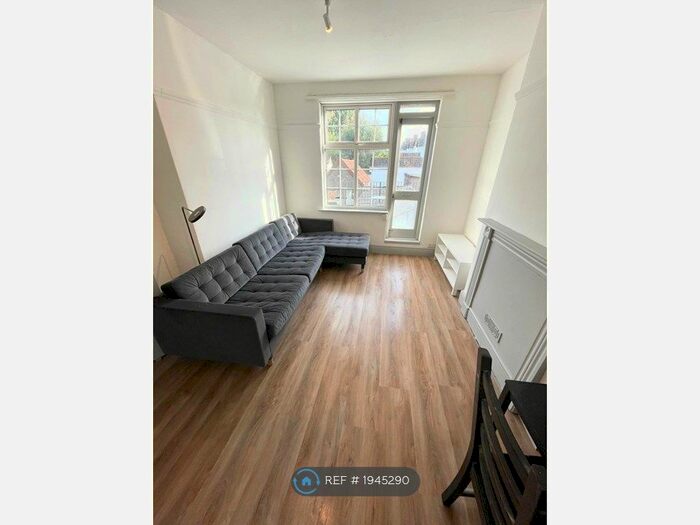 4 Bedroom Maisonette To Rent In Wellington Hill West, Bristol, BS9