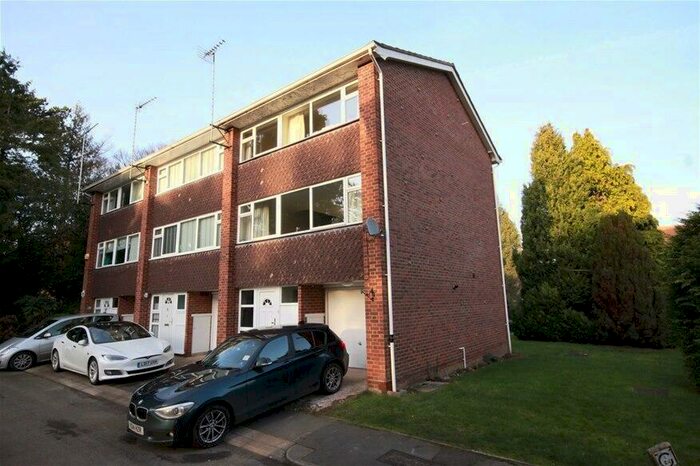 4 Bedroom House To Rent In Old Rectory Close, Harpenden, AL5