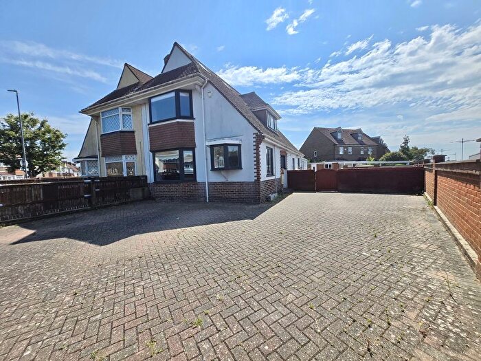 4 Bedroom Property To Rent In Goldstone Lane, Hove, BN3