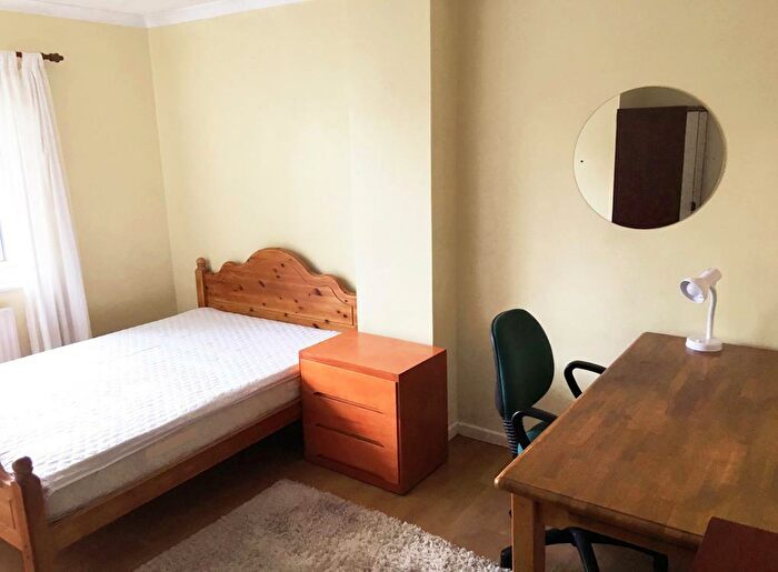 4 Bedroom Detached House To Rent In £pppw Excl Bills - Bedroom House - Villa Street, Beeston, NG9