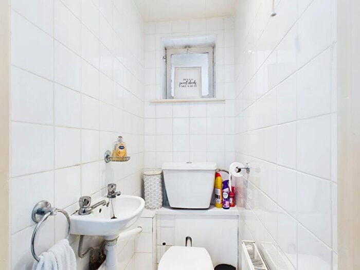 4 Bedroom Detached House For Sale In Peterborough Road, Farcet, PE7