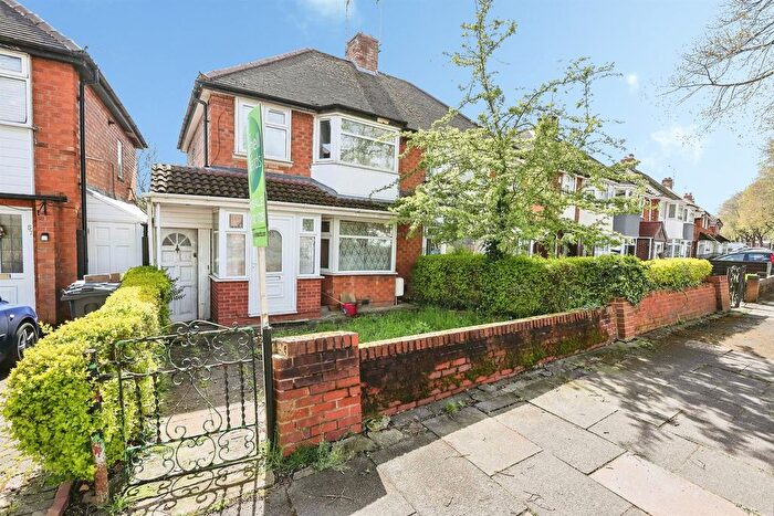 3 Bedroom Semi Detached House For Sale In Bilton Grange Road, Birmingham, B26