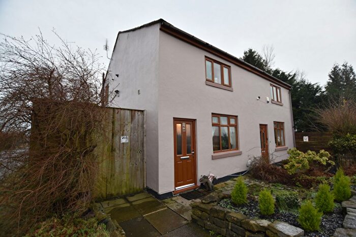 2 Bedroom Cottage To Rent In Radcliffe Road, Bolton, BL3