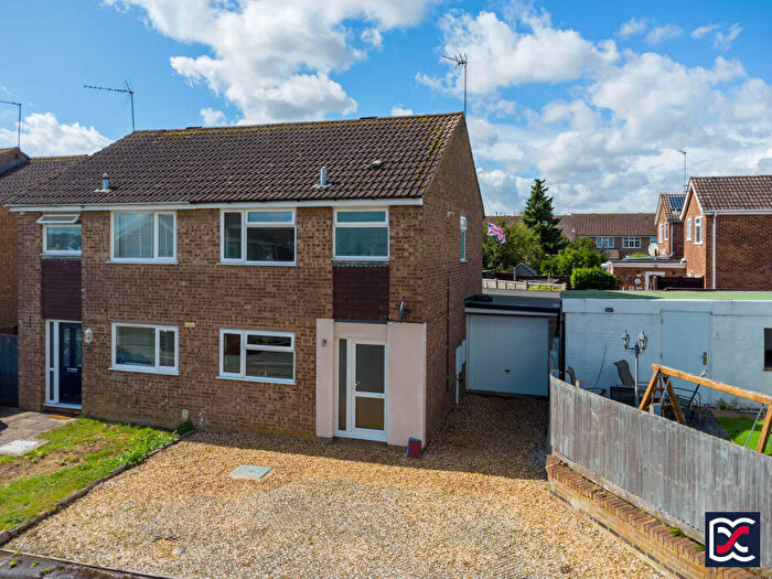 3 Bedroom Semi-Detached House For Sale In Lime Grove, Bugbrooke, NN7