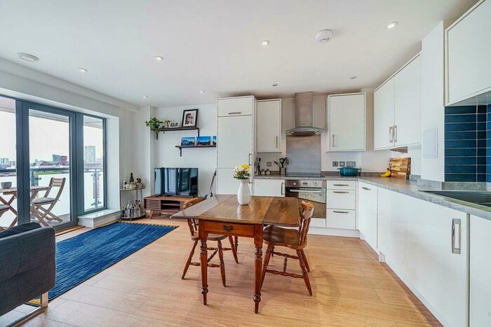 2 Bedroom Flat To Rent In Vernon Road, Tower Hamlets, London, E3
