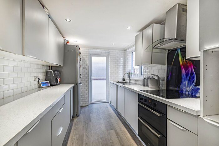 3 Bedroom End Of Terrace House For Sale In Valley View, Greenhithe, DA9