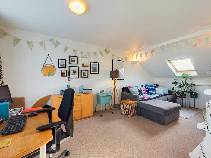 2 Bedroom Flat To Rent In Walls Hill Road, Torquay TQ1