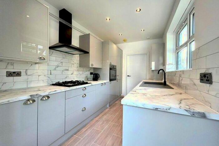 2 Bedroom Maisonette To Rent In Lechmere Avenue, Woodford Green, IG8