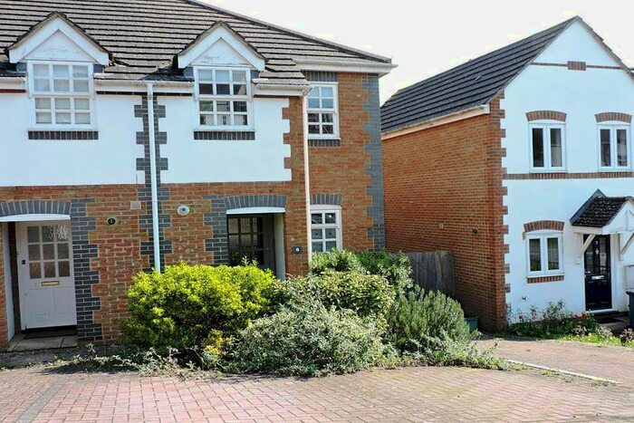 2 Bedroom Town House To Rent In Wheelers Park, High Wycombe, HP13