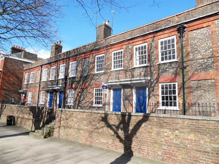 2 Bedroom Terraced House To Rent In High Street South, Dunstable, LU6