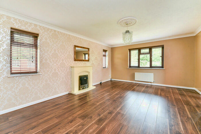 5 Bedroom Detached House To Rent In Greenfields Avenue, Alton, GU34