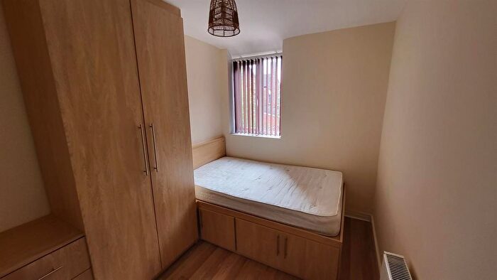 5 Bedroom Semi-Detached House To Rent In Lees Hall Crescent, Manchester, M14