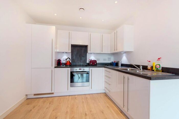 1 Bedroom Flat To Rent In Whitestone Way, Waddon, Croydon, CR0