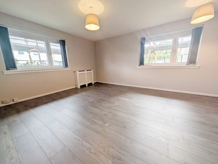 2 Bedroom Flat To Rent In Teviot Street, Falkirk, FK1