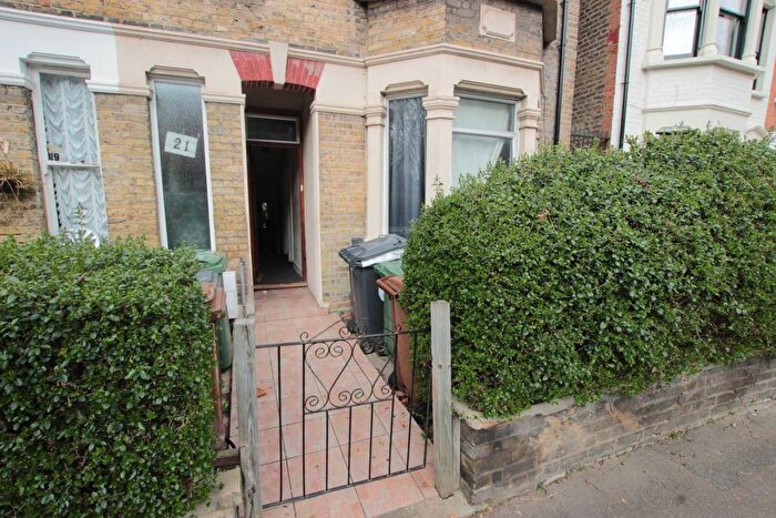 2 Bedroom Flat To Rent In Newport Road, Leyton, E10
