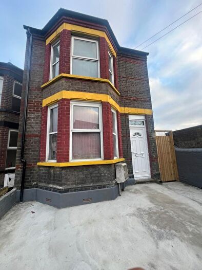 5 Bedroom Semi-Detached House To Rent In Francis Street, Luton, LU1