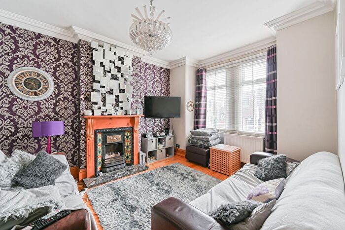 2 Bedroom Flat To Rent In Grange Park Road, Thornton Heath, CR7