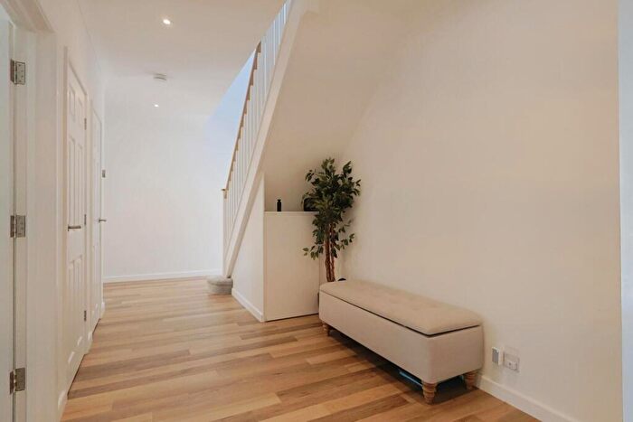 5 Bedroom Detached House For Sale In High Park Road, Broadstone, BH18 - Photo 8