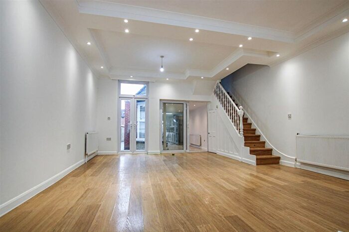 4 Bedroom Detached House To Rent In Moffat Road, London, N13