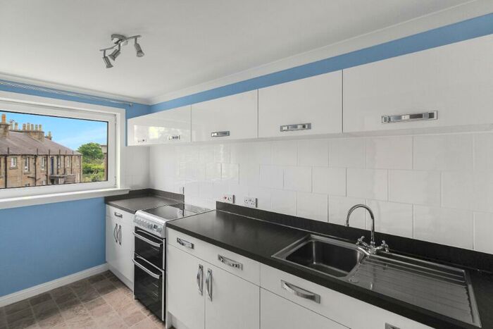 2 Bedroom Flat To Rent In Springfield Court, FK15