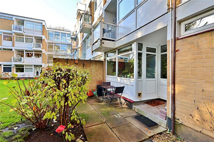 2 Bedroom Flat For Sale In Park View Court, Woking, Surrey, GU22